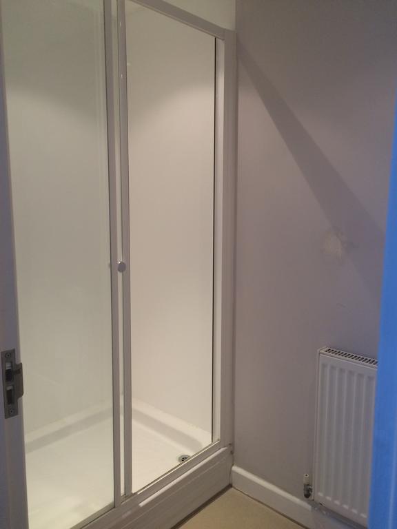 The Darnley Arms Hotel Gravesend Room photo